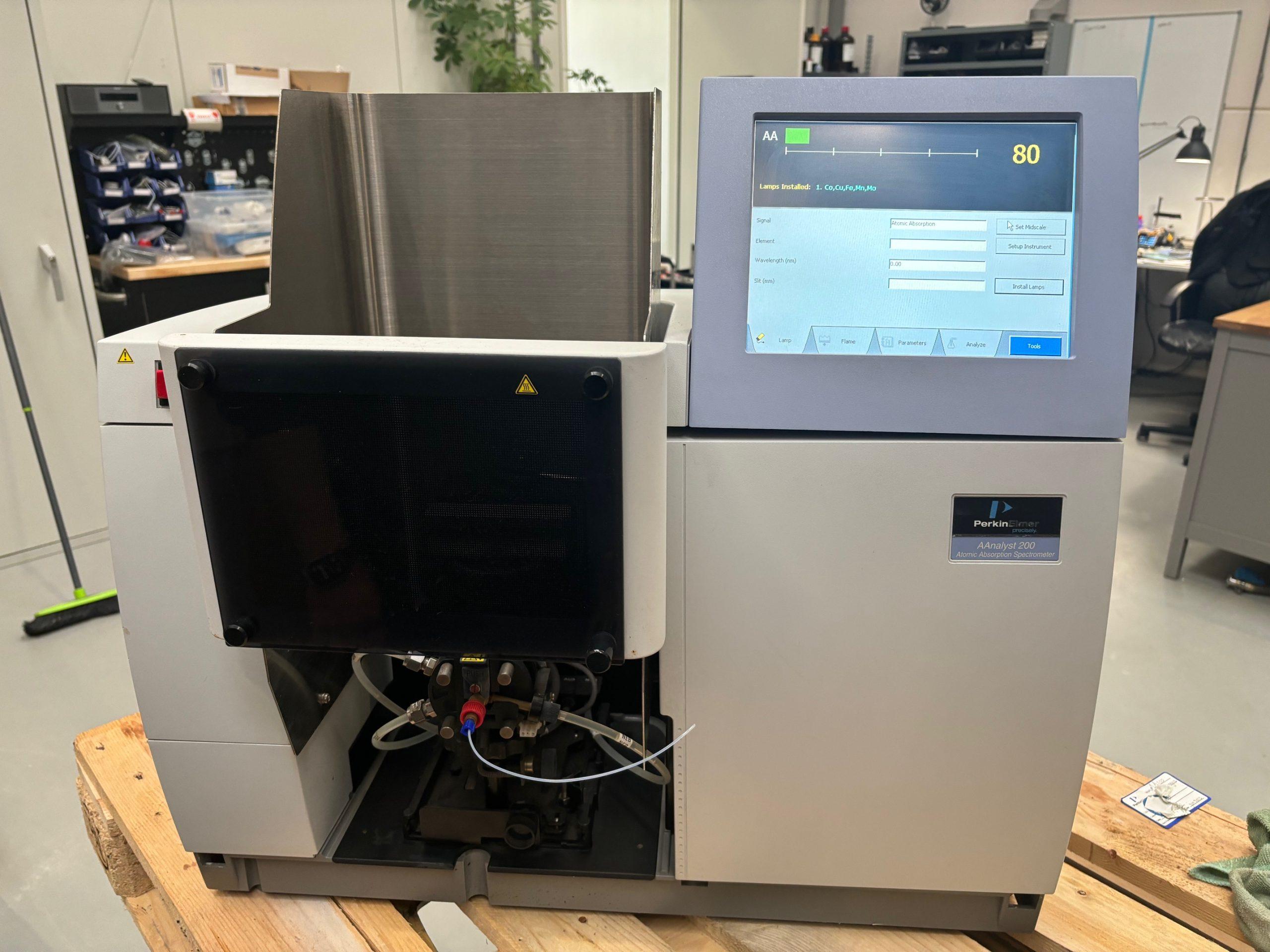 Perkin Elmer AAnalyst 200 AAS Atomic Absorption Spectrometer