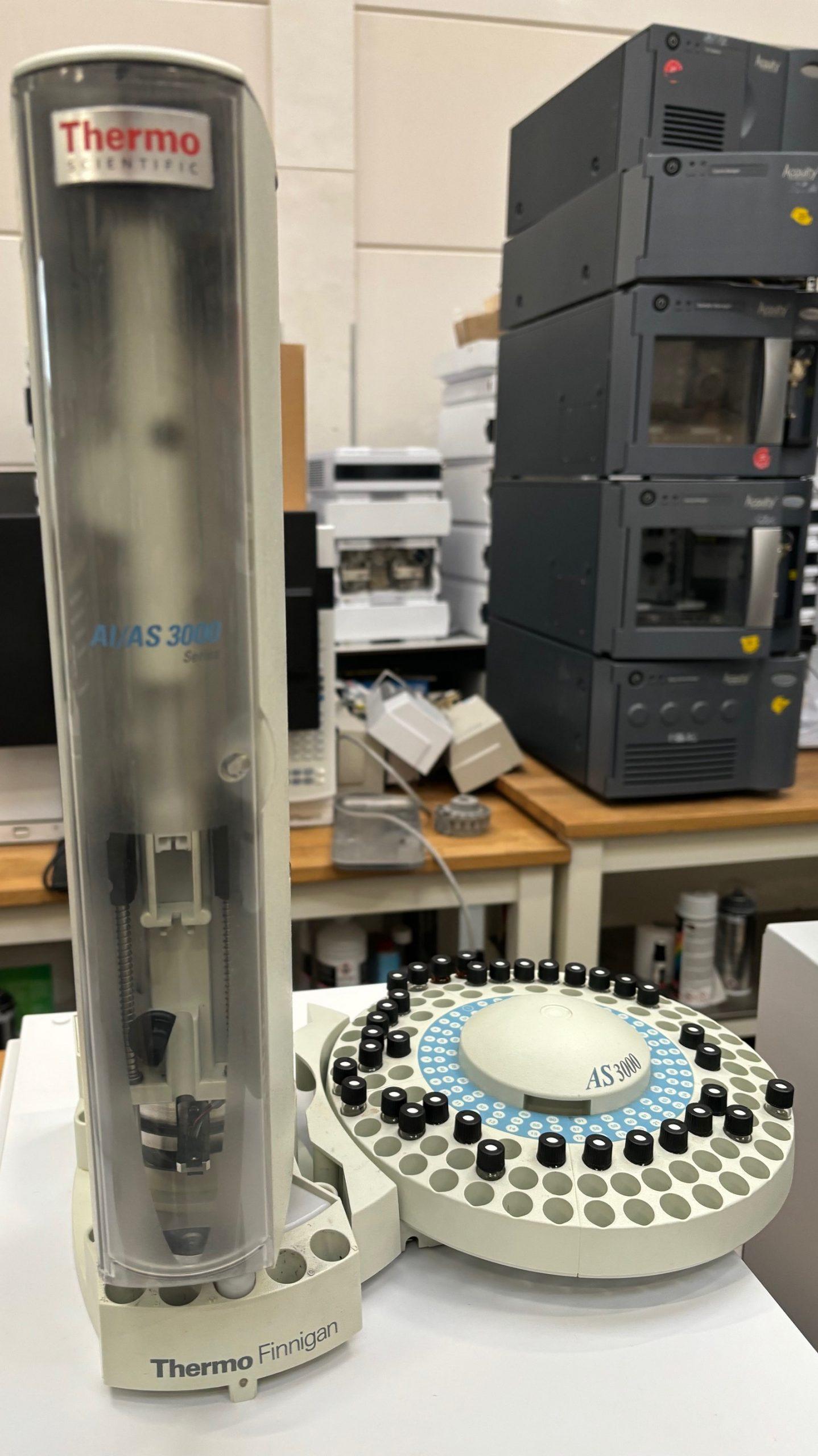 Thermo AS 3000 Autosampler + tray